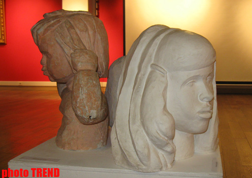 В Баку открылась выставка, посвященная памяти Эльмиры Гусейновой: "Моя мать рано ушла из жизни" (фотосессия)