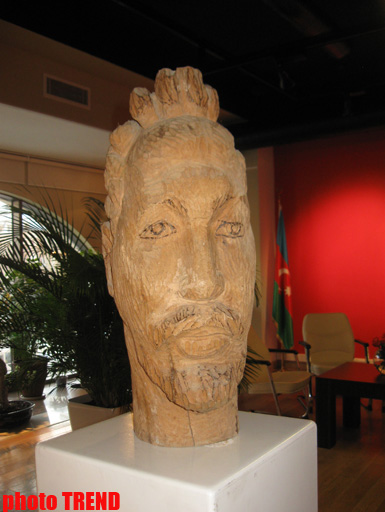 В Баку открылась выставка, посвященная памяти Эльмиры Гусейновой: "Моя мать рано ушла из жизни" (фотосессия)