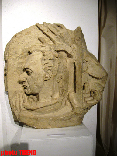 В Баку открылась выставка, посвященная памяти Эльмиры Гусейновой: "Моя мать рано ушла из жизни" (фотосессия)