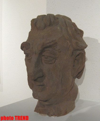 В Баку открылась выставка, посвященная памяти Эльмиры Гусейновой: "Моя мать рано ушла из жизни" (фотосессия)