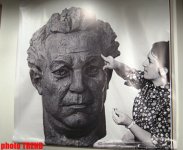 В Баку открылась выставка, посвященная памяти Эльмиры Гусейновой: "Моя мать рано ушла из жизни" (фотосессия)