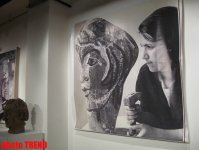 В Баку открылась выставка, посвященная памяти Эльмиры Гусейновой: "Моя мать рано ушла из жизни" (фотосессия)