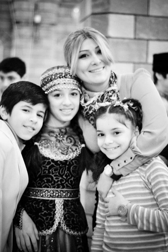 В Баку состоялся праздничный концерт "Чужих детей не бывает" (фотосессия)