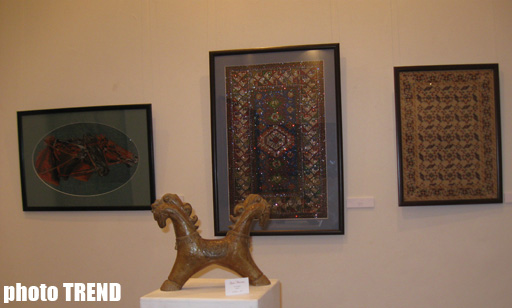 В Баку открылась выставка "Краски Новруза": "Тепло работ согреет души" (фотосессия)