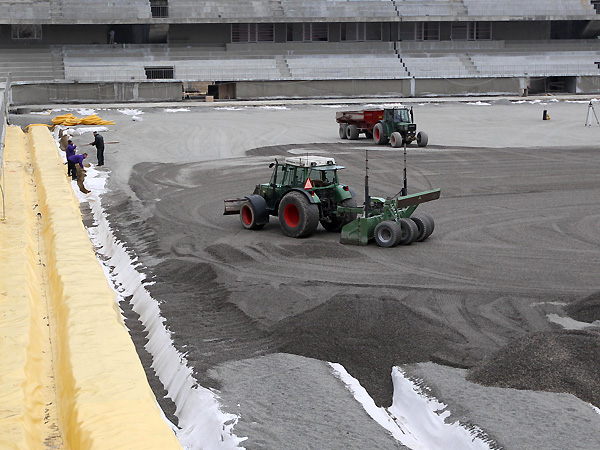 Строительство стадиона в жилом массиве "8-й километр" в Баку (фото)