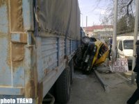 В Баку произошла цепная автоавария - КамАЗ,Mercedes, автобус и "Рено"  (фото)