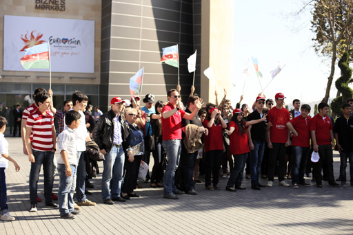 Азербайджанские телеведущие поддержали акцию официального фан-клуба "Евровидения"