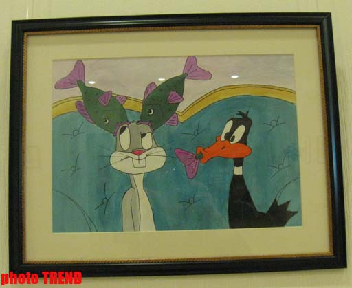 Юная художница Айгюль Мехдиева и ее герои (фотосессия)