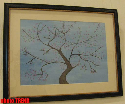 Юная художница Айгюль Мехдиева и ее герои (фотосессия)