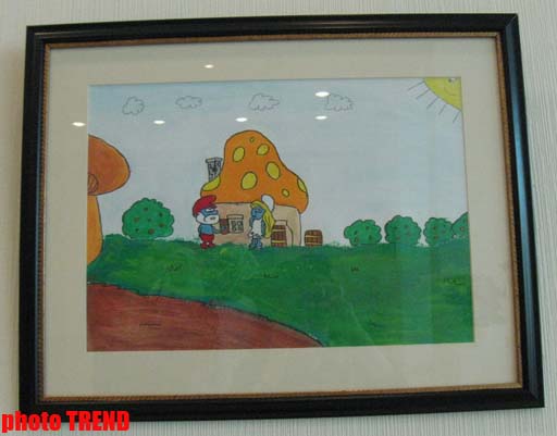 Юная художница Айгюль Мехдиева и ее герои (фотосессия)