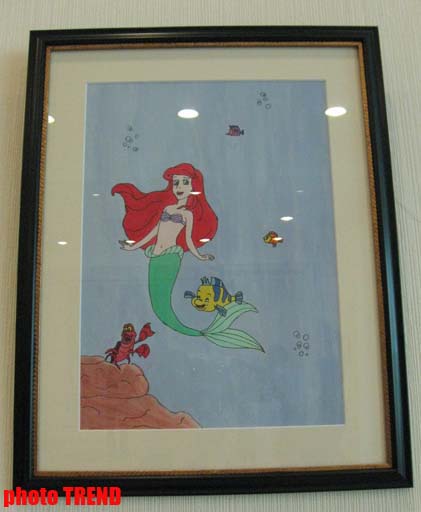 Юная художница Айгюль Мехдиева и ее герои (фотосессия)