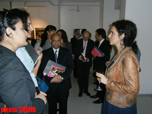 "Жидкая земля" Рены Эфенди - от социальной фронтальности Апшерона до бабочек (фотосессия)