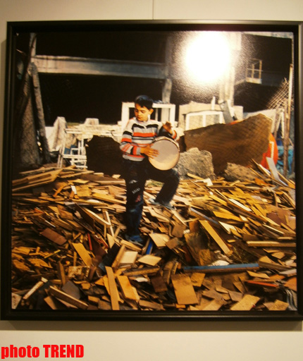 "Жидкая земля" Рены Эфенди - от социальной фронтальности Апшерона до бабочек (фотосессия)