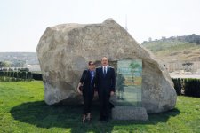 Президент Азербайджана и его супруга приняли участие в открытии новой части Приморского парка (ФОТО)