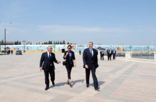 Президент Азербайджана и его супруга приняли участие в открытии новой части Приморского парка (ФОТО)