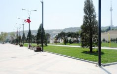 Президент Азербайджана и его супруга приняли участие в открытии новой части Приморского парка (ФОТО)