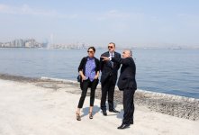 Президент Азербайджана и его супруга приняли участие в открытии новой части Приморского парка (ФОТО)