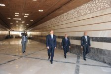 Президент Азербайджана и его супруга приняли участие в открытии новой части Приморского парка (ФОТО)