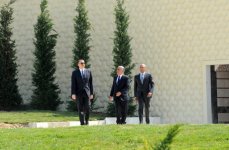 Президент Азербайджана и его супруга приняли участие в открытии новой части Приморского парка (ФОТО)