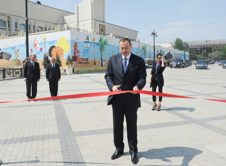 Президент Азербайджана и его супруга приняли участие в открытии новой части Приморского парка (ФОТО)