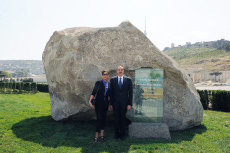 Президент Азербайджана и его супруга приняли участие в открытии новой части Приморского парка (ФОТО)