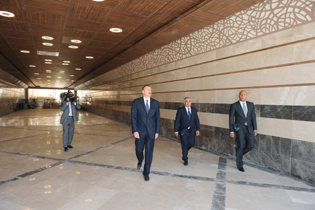 Президент Азербайджана и его супруга приняли участие в открытии новой части Приморского парка (ФОТО)