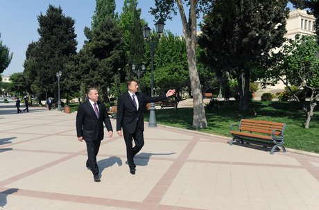 Президент Азербайджана принял участие в открытии нового административного здания исполнительной власти Насиминского района Баку (ФОТО)