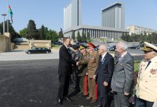 Президент Азербайджана Ильхам Алиев принял участие в церемонии по случаю праздника Победы – 9 Мая (ФОТО)