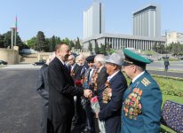 Президент Азербайджана Ильхам Алиев принял участие в церемонии по случаю праздника Победы – 9 Мая (ФОТО)