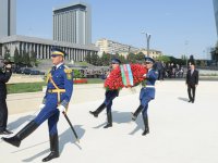 Президент Азербайджана Ильхам Алиев принял участие в церемонии по случаю праздника Победы – 9 Мая (ФОТО)