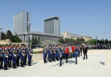 Президент Азербайджана Ильхам Алиев принял участие в церемонии по случаю праздника Победы – 9 Мая (ФОТО)