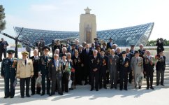 Президент Азербайджана Ильхам Алиев принял участие в церемонии по случаю праздника Победы – 9 Мая (ФОТО)