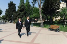 Президент Азербайджана принял участие в открытии нового административного здания исполнительной власти Насиминского района Баку (ФОТО)