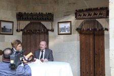 Азербайджанская певица стала телеведущей TMB и взяла интервью у губернатора Эскишехира  (фото)