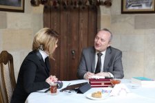 Азербайджанская певица стала телеведущей TMB и взяла интервью у губернатора Эскишехира  (фото)