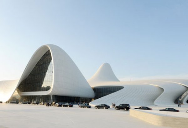 В Центре Гейдара Алиева идет подготовка к концерту Алессандро Сафина