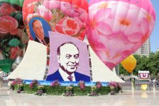 Президент Азербайджана и его супруга приняли участие в Празднике цветов в Баку (ФОТО)