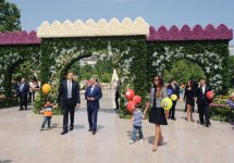 Президент Азербайджана и его супруга приняли участие в Празднике цветов в Баку (ФОТО)