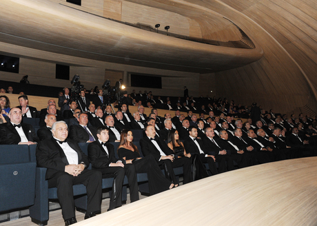 Президент Азербайджана и его супруга приняли участие в церемонии открытия Центра Гейдара Алиева (ФОТО)