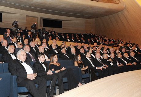 Президент Азербайджана и его супруга приняли участие в церемонии открытия Центра Гейдара Алиева (ФОТО)