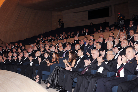 Президент Азербайджана и его супруга приняли участие в церемонии открытия Центра Гейдара Алиева (ФОТО)