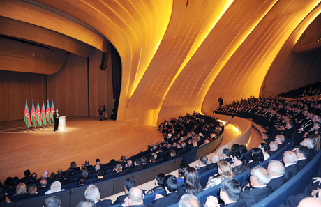 Президент Азербайджана и его супруга приняли участие в церемонии открытия Центра Гейдара Алиева (ФОТО)