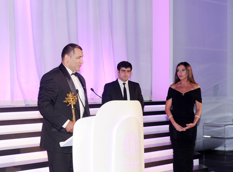 Президент Азербайджана и его супруга приняли участие в церемонии открытия Центра Гейдара Алиева (ФОТО)