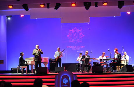 Президент Азербайджана и его супруга приняли участие в церемонии открытия Центра Гейдара Алиева (ФОТО)