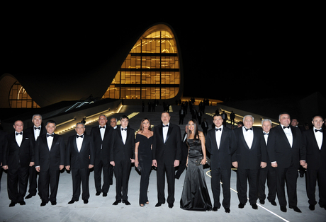 Президент Азербайджана и его супруга приняли участие в церемонии открытия Центра Гейдара Алиева (ФОТО)