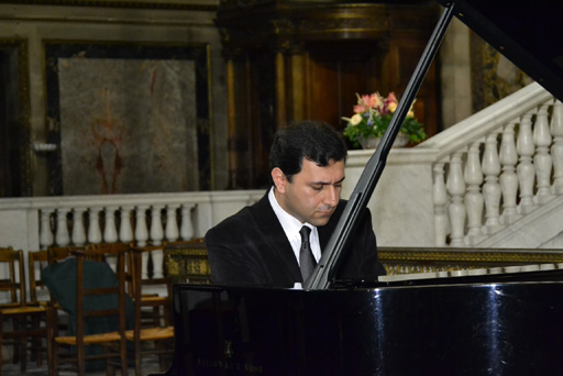 В парижской церкви Лэглис Сент-Мари-Мадлен состоялся концерт Мурада Гусейнова (фото)