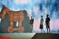 В "Baku Crystal Hall" состоялась первая репетиция участника «Евровидения 2012» (фотосессия)