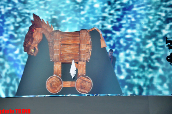 В "Baku Crystal Hall" состоялась первая репетиция участника «Евровидения 2012» (фотосессия)