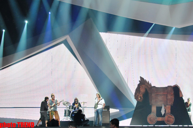 В "Baku Crystal Hall" состоялась первая репетиция участника «Евровидения 2012» (фотосессия)