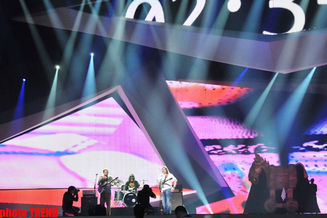 В "Baku Crystal Hall" состоялась первая репетиция участника «Евровидения 2012» (фотосессия)